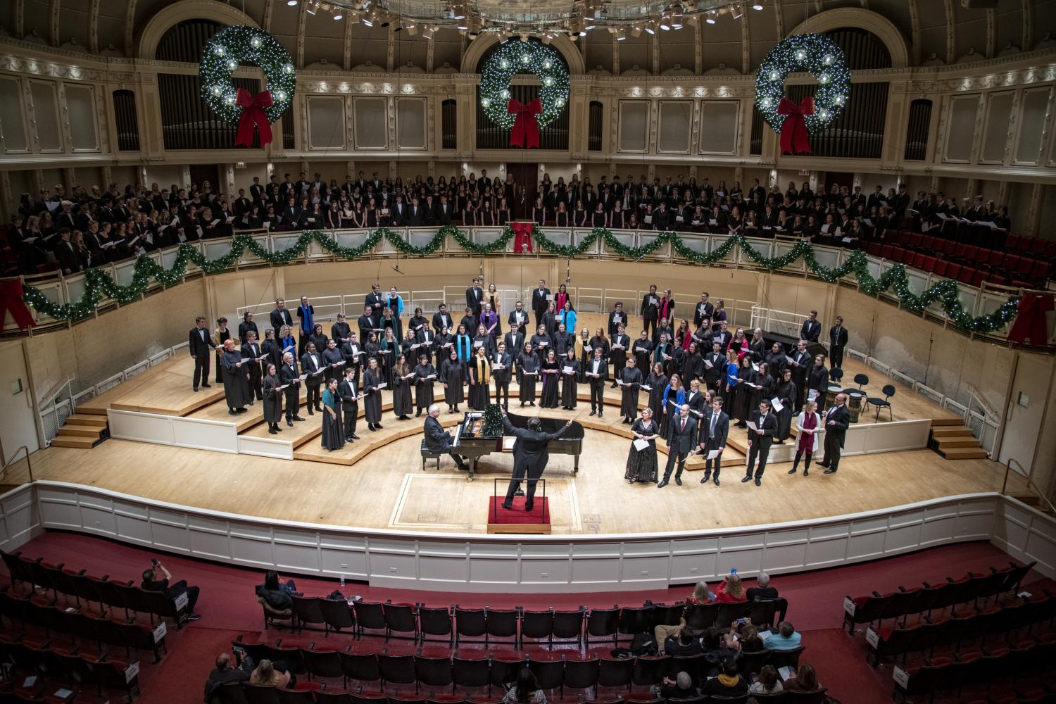 The <a href='http://xqa.7453h.com'>博彩网址大全</a> Choir performs in the Chicago Symphony Hall.